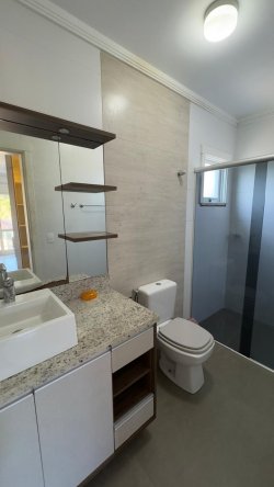 Casa com 03 dormitórios, sendo 01 suíte com closet para locação no bairro Feitoria 