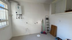 Casa com 03 dormitórios, sendo 01 suíte com closet para locação no bairro Feitoria 