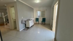 Casa com 03 dormitórios, sendo 01 suíte com closet para locação no bairro Feitoria 