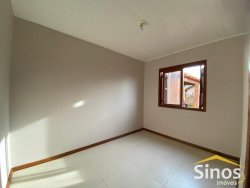 Casa com 02 dormitórios no bairro Lomba Grande 
