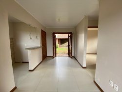 Casa com 02 dormitórios no bairro Lomba Grande 