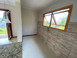 Casa com 02 dormitórios no bairro Lomba Grande 