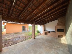 Casa com 02 dormitórios no bairro Lomba Grande 