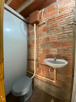 Casa com 02 dormitórios no bairro Lomba Grande 