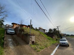 Casa com 02 dormitórios no bairro Lomba Grande 