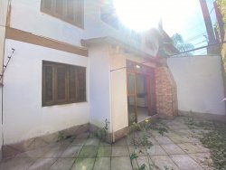 Sobrado em condomínio com 03 dormitórios, sendo 01 suíte no bairro Santo André 