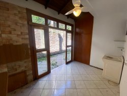 Sobrado em condomínio com 03 dormitórios, sendo 01 suíte no bairro Santo André 