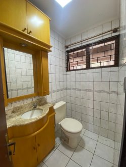 Sobrado em condomínio com 03 dormitórios, sendo 01 suíte no bairro Santo André 