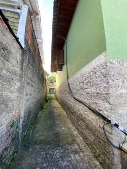 Casa com 03 dormitórios, sendo 01 suíte no bairro Lomba Grande 