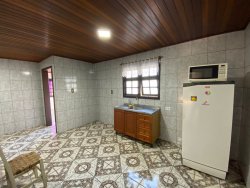Casa com 03 dormitórios, sendo 01 suíte no bairro Lomba Grande 