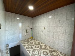 Casa com 03 dormitórios, sendo 01 suíte no bairro Lomba Grande 