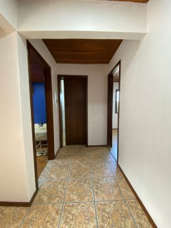 Casa com 03 dormitórios, sendo 01 suíte no bairro Lomba Grande 