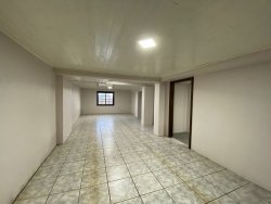 Casa com 03 dormitórios, sendo 01 suíte no bairro Lomba Grande 