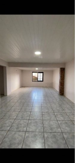 Casa com 03 dormitórios, sendo 01 suíte no bairro Lomba Grande 