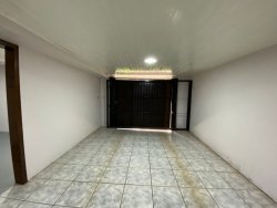 Casa com 03 dormitórios, sendo 01 suíte no bairro Lomba Grande 
