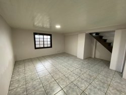 Casa com 03 dormitórios, sendo 01 suíte no bairro Lomba Grande 