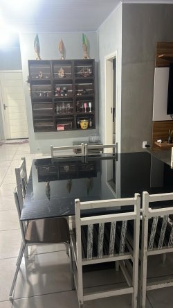 Casa com 03 dormitórios em Mariluz 