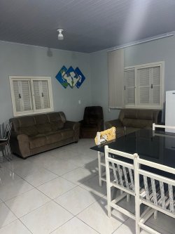 Casa com 03 dormitórios em Mariluz 