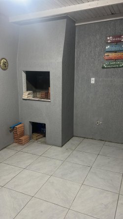 Casa com 03 dormitórios em Mariluz 