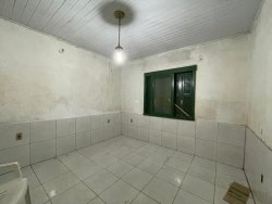 Casa com 04 dormitórios no bairro Lomba Grande 