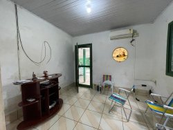 Casa com 04 dormitórios no bairro Lomba Grande 