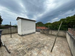 Casa com 04 dormitórios no bairro Lomba Grande 