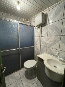 Casa com 04 dormitórios no bairro Lomba Grande 