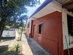 Casa com 02 dormitórios no bairro Guarani 