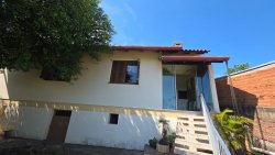 Casa com 02 dormitórios no bairro Bela Vista  