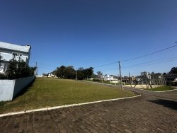 Terreno de esquina com 645m² no Condomínio Terra Verde 