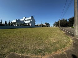 Terreno de esquina com 645m² no Condomínio Terra Verde 