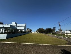 Terreno de esquina com 645m² no Condomínio Terra Verde 