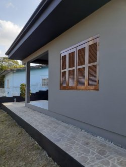Casa com 03 dormitórios no bairro Guarani 