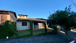 Casa com 03 dormitórios no bairro Operário 