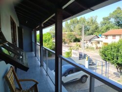 Casa com 03 dormitórios no bairro Canudos 