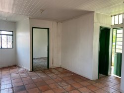 Prédio comercial e residencial no bairro Lomba Grande 