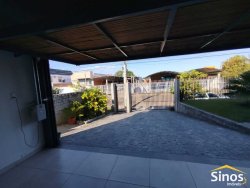 Casa com 03 dormitórios no bairro Ideal 