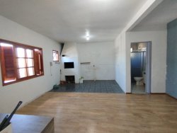 Casa com 03 dormitórios no bairro Ideal 