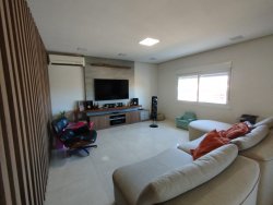 Casa com 03 dormitórios no bairro Ideal 