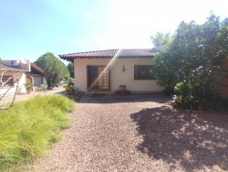 Casa com 03 dormitórios no bairro Vila Nova 