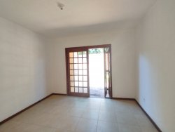Casa com 03 dormitórios no bairro Vila Nova 
