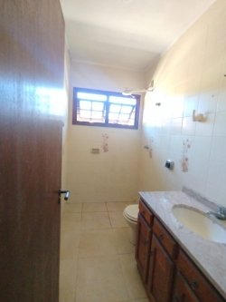 Casa com 03 dormitórios no bairro Vila Nova 