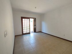 Casa com 03 dormitórios no bairro Vila Nova 