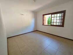 Casa com 03 dormitórios no bairro Vila Nova 
