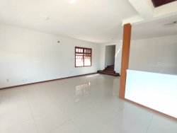 Casa com 03 dormitórios no bairro Vila Nova 