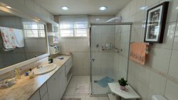 Casa com 03 dormitórios no bairro Hamburgo Velho 