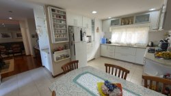 Casa com 03 dormitórios no bairro Hamburgo Velho 