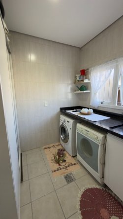 Casa com 03 dormitórios no bairro Hamburgo Velho 