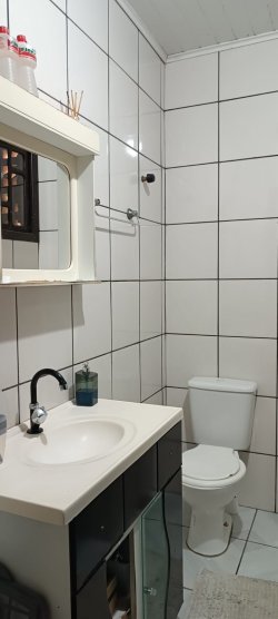 Casa com 02 dormitórios no bairro Santo Afonso 