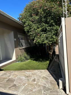 Casa com 04 dormitórios no bairro Ouro Branco 